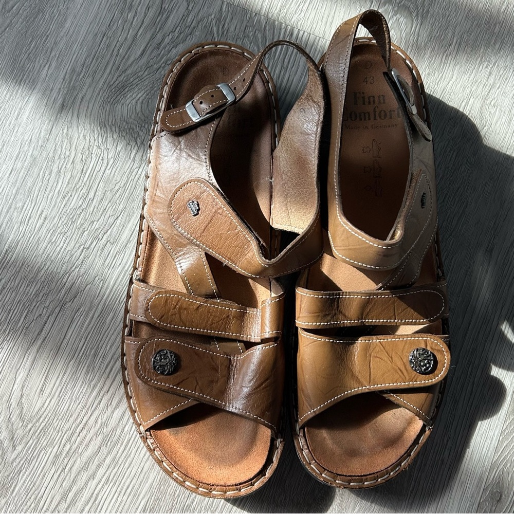 Flint And Comfort Brown Solid Strappy Sandal